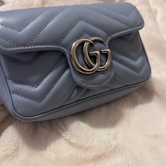 Do gucci bags have a heart on the back shop